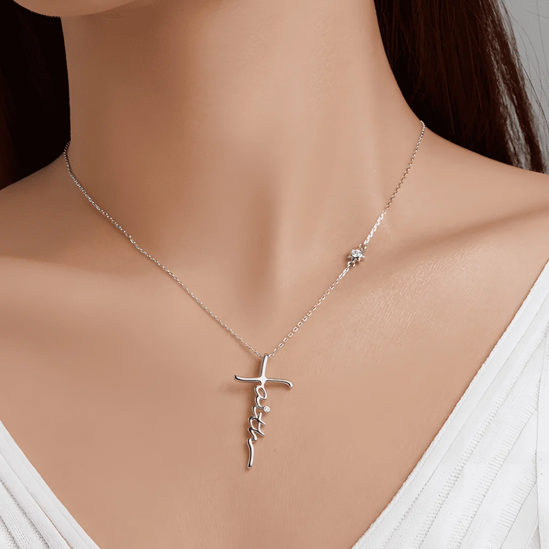 Collar Cruz de Fe <myexti><span>Plata de Ley 925, chapada en oro blanco, con circonitas y grabado "Faith", con longitud ajustable</span></myexti> - Imagen 2