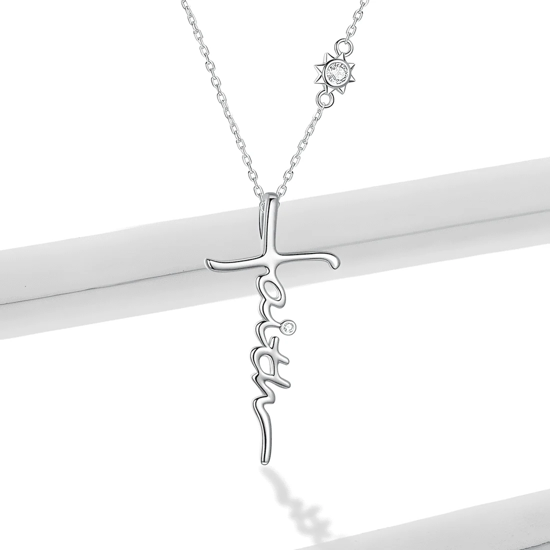 Collar Cruz de Fe <myexti><span>Plata de Ley 925, chapada en oro blanco, con circonitas y grabado "Faith", con longitud ajustable</span></myexti> - Imagen 3