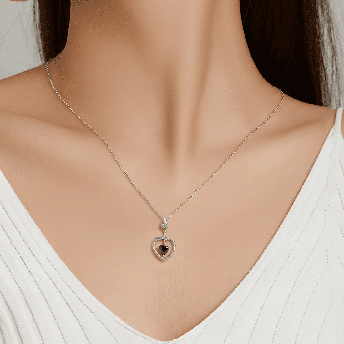 Collar Serpiente Corazón Negro <myexti><span>Plata de Ley 925, chapada en oro blanco, con circonitas negras y longitud ajustable</span></myexti> - Imagen 2