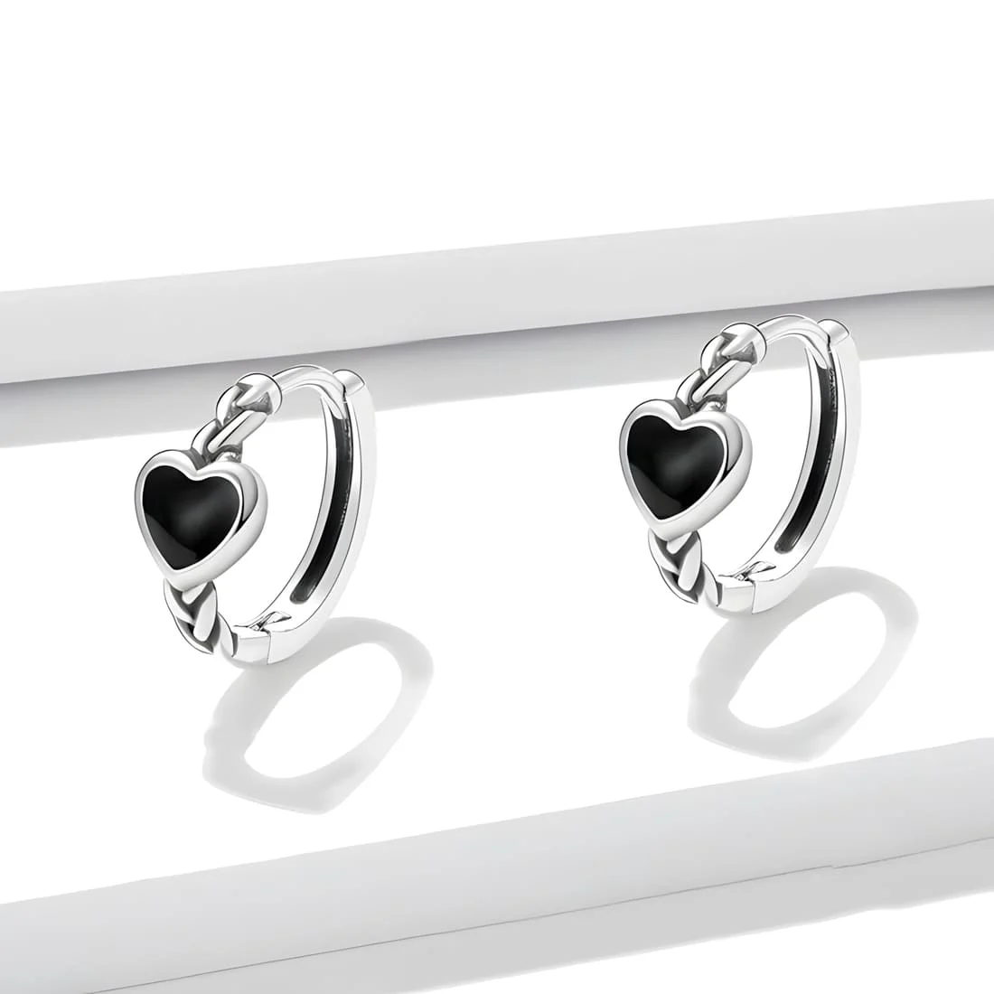 Pendientes de Aro con Corazón Negro <myexti><span>Plata de Ley 925, chapada en oro blanco, con piedras de ónix negro</span></myexti> - Imagen 3