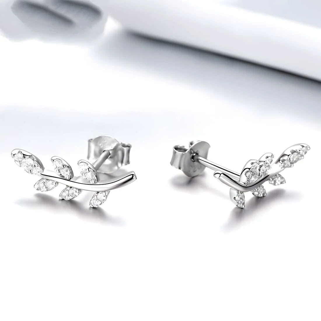 Pendientes de Botón Hojas Brillantes <myexti><span>Plata de Ley 925, chapada en oro blanco, con circonitas</span></myexti> - Imagen 4