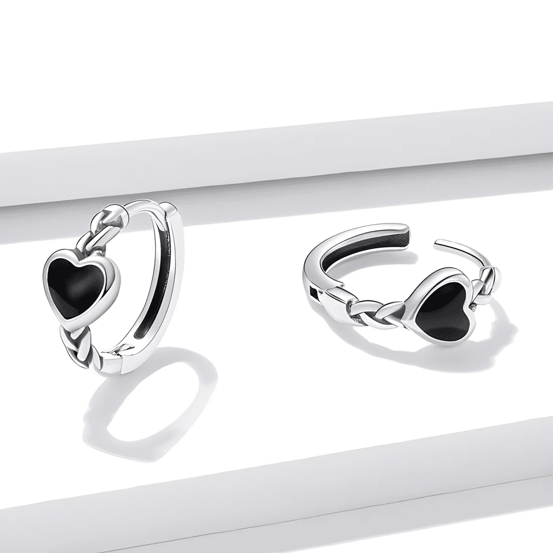 Pendientes de Aro con Corazón Negro <myexti><span>Plata de Ley 925, chapada en oro blanco, con piedras de ónix negro</span></myexti> - Imagen 5