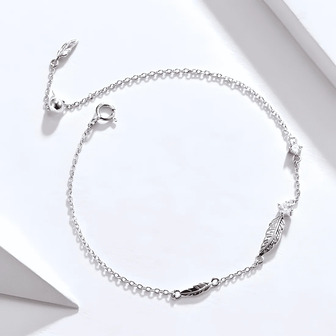 Pulsera de Plumas <myexti><span>Plata de Ley 925, chapada en oro blanco, con circonitas y longitud ajustable</span></myexti> - Imagen 3