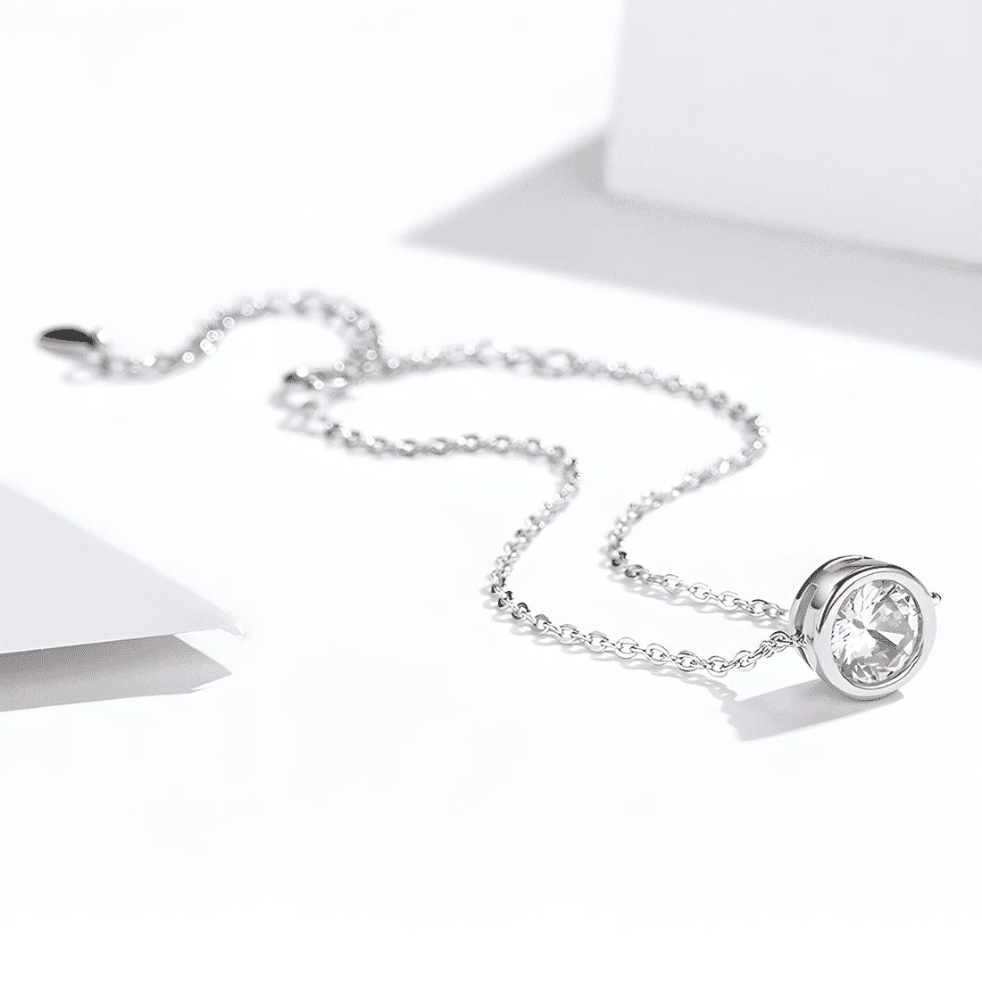 Pulsera Solitario <myexti><span>Plata de Ley 925, chapada en oro blanco, con longitud ajustable y una circonita en el centro</span></myexti> - Imagen 4