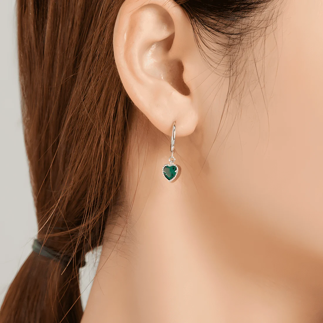 Pendientes Serpiente con Corazón Verde <myexti><span>Plata de Ley 925, chapada en oro blanco, con colgantes de circonitas verdes</span></myexti> - Imagen 3