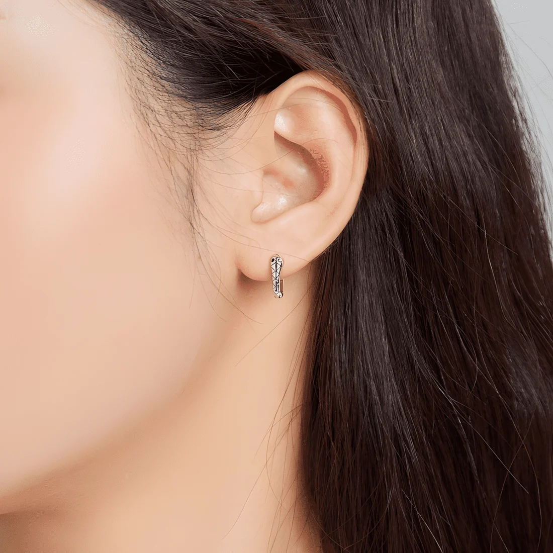 Pendientes de Aro con Serpientes <myexti><span>Plata de Ley 925, chapada en oro blanco, con circonitas verdes</span></myexti> - Imagen 2