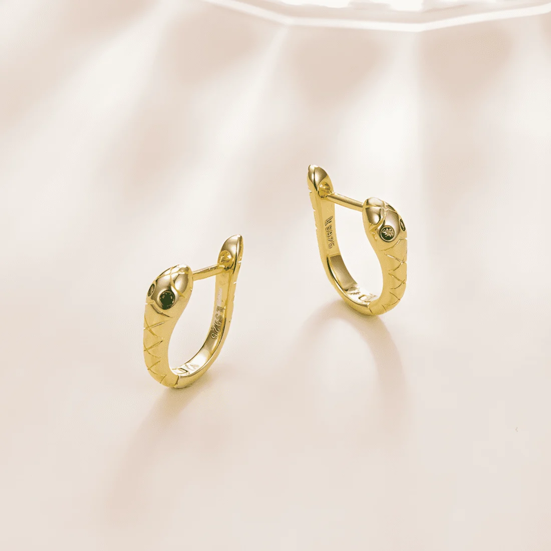 Pendientes de Aro con Serpientes <myexti><span>Plata de Ley 925, chapada en oro amarillo, con circonitas verdes</span></myexti> - Imagen 3