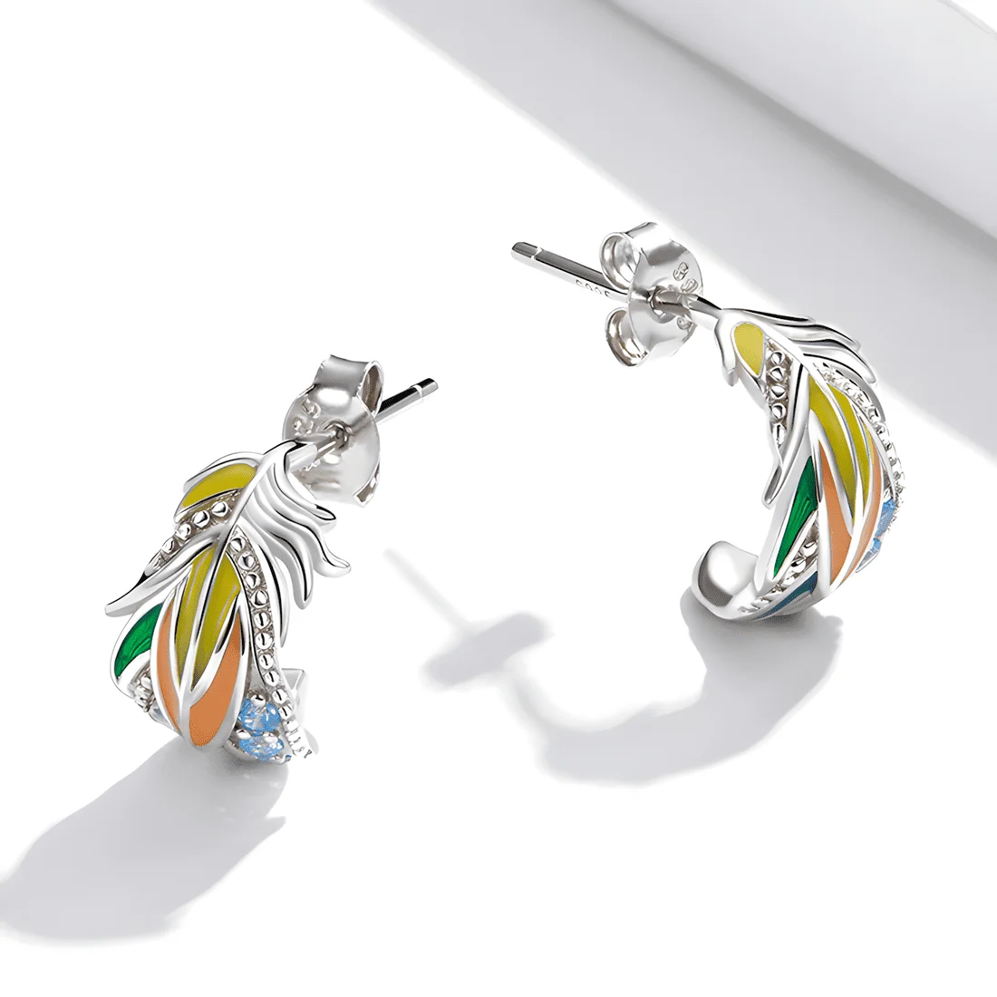 Pendientes de Aro con Plumas <myexti><span>Plata de Ley 925, chapada en oro blanco, esmaltados a mano, con circonitas</span></myexti> - Imagen 3