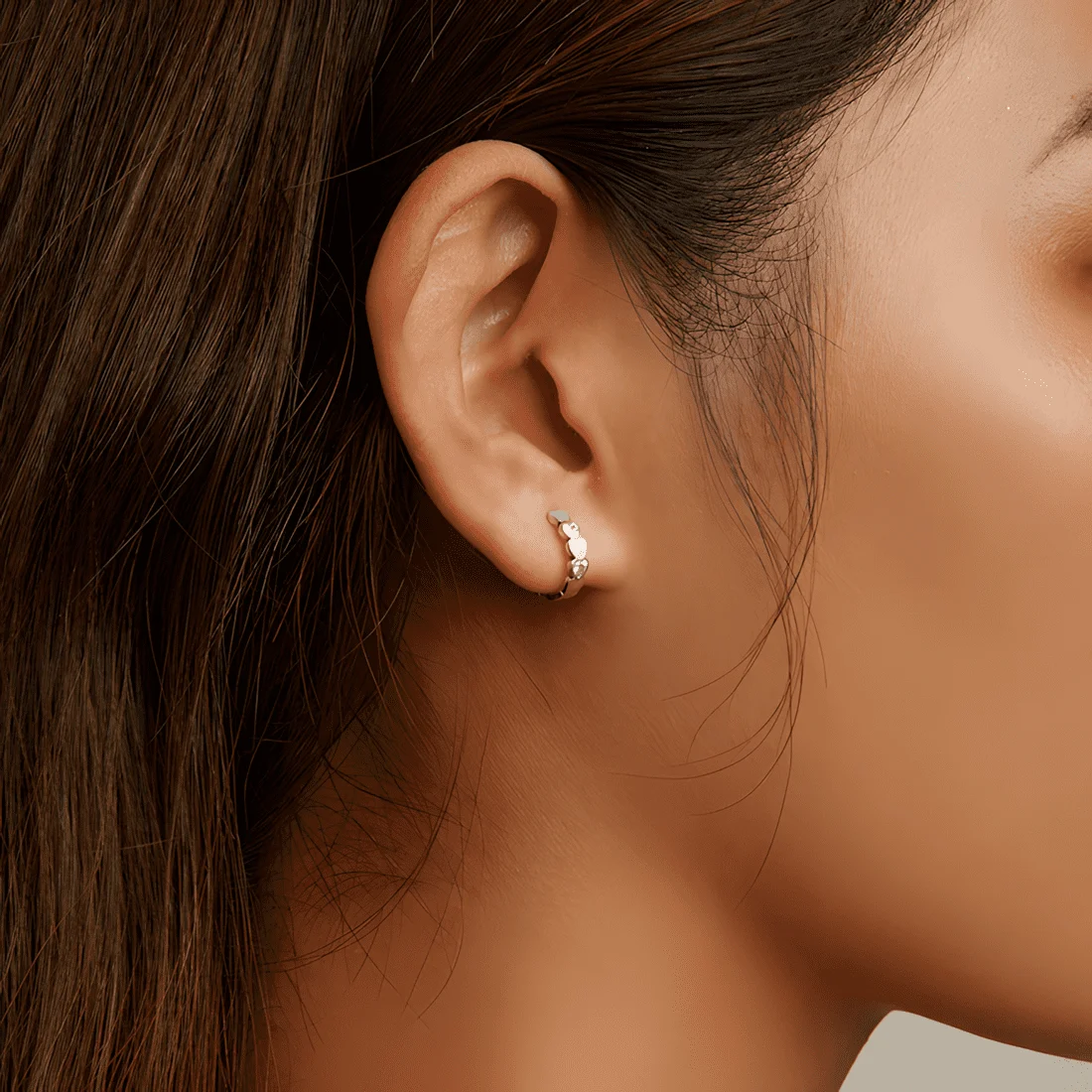 Pendientes de Aro con Corazones <myexti><span>Plata de Ley 925, chapada en oro blanco, esmaltados multicolor, con circonitas</span></myexti> - Imagen 2