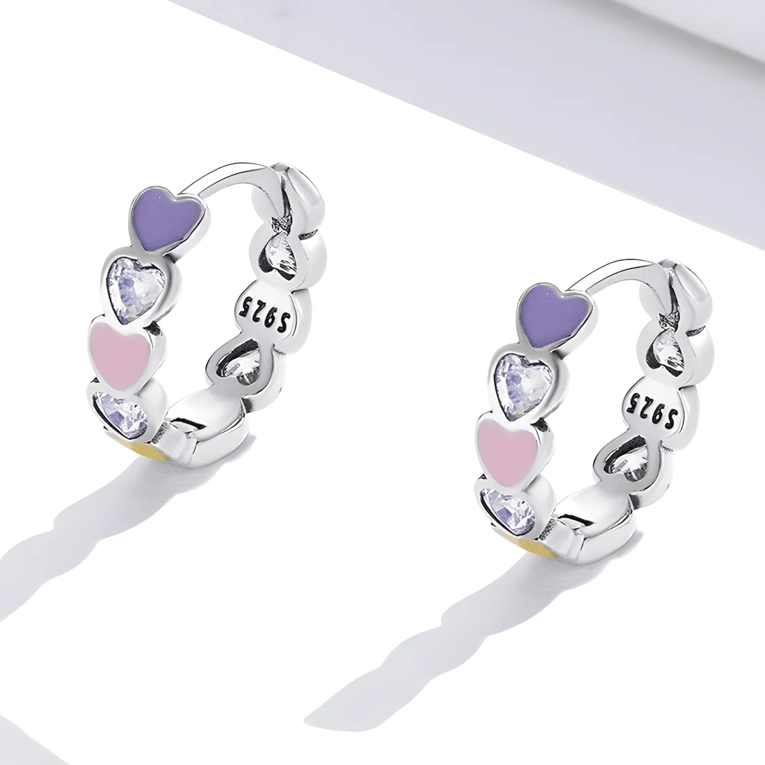 Pendientes de Aro con Corazones <myexti><span>Plata de Ley 925, chapada en oro blanco, esmaltados multicolor, con circonitas</span></myexti> - Imagen 3