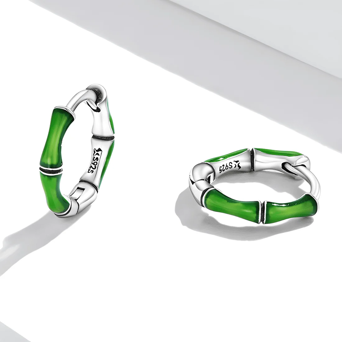 Pendientes de Aro Bambú <myexti><span>Plata de Ley 925, chapada en oro blanco, con esmalte verde</span></myexti> - Imagen 4