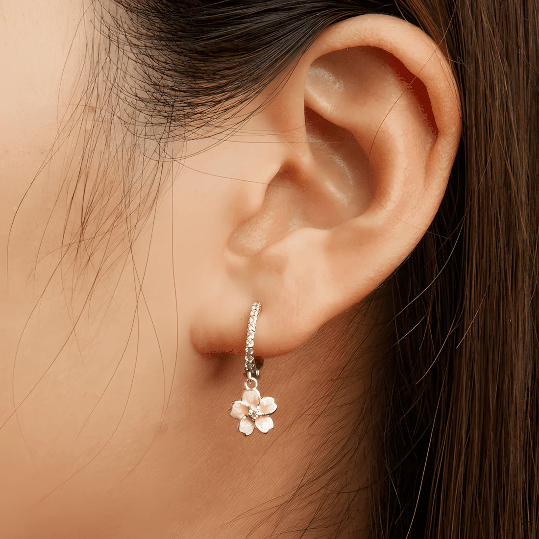 Pendientes de Aro con Flor de Sakura <myexti><span>Plata de Ley 925, chapada en oro blanco, esmaltados a mano, con circonitas rosas</span></myexti> - Imagen 2