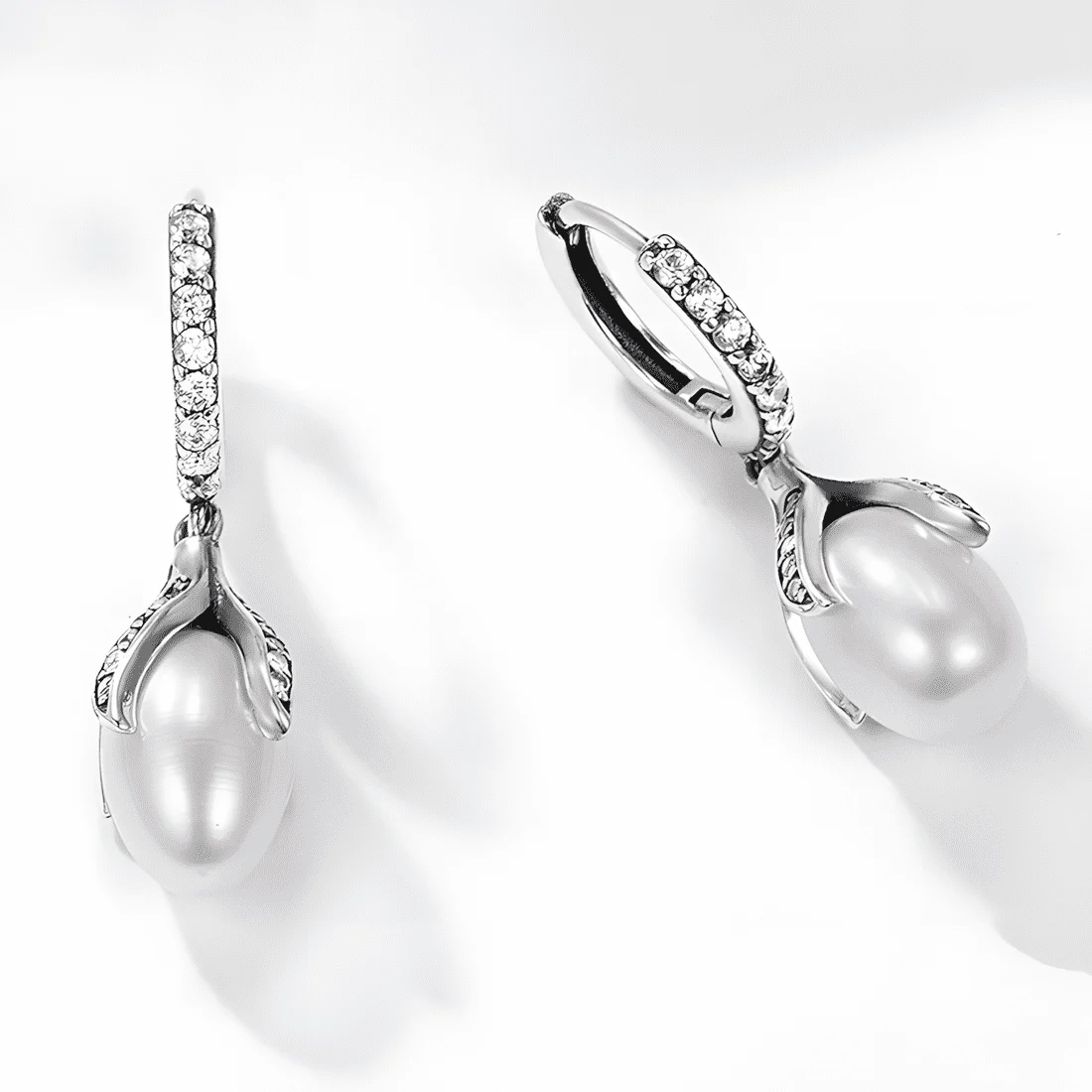 Pendientes de Aro con Perlas Colgantes <myexti><span>Plata de Ley 925, chapada en oro blanco, con circonitas y perlas naturales</span></myexti> - Imagen 4