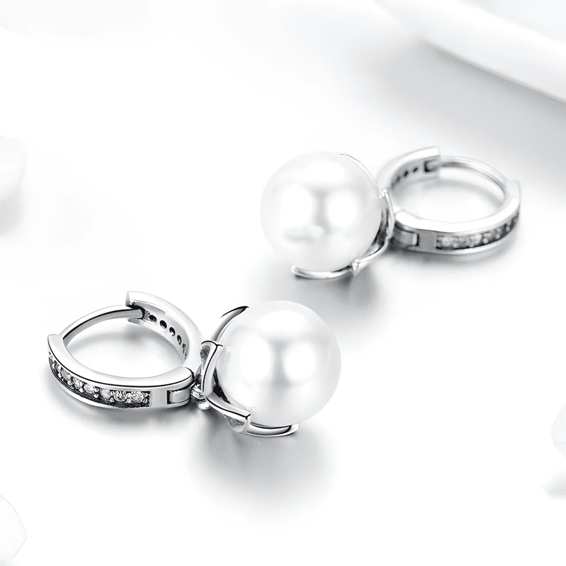 Pendientes de Aro con Perlas Colgantes <myexti><span>Plata de Ley 925, chapada en oro blanco, con circonitas y perlas naturales</span></myexti> - Imagen 4