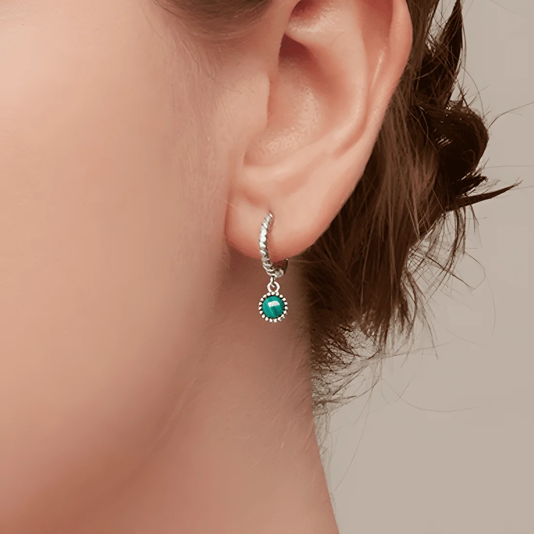 Pendientes de Aro con Malaquita <myexti><span>Plata de Ley 925, chapada en oro blanco, con piedras de malaquita</span></myexti> - Imagen 2