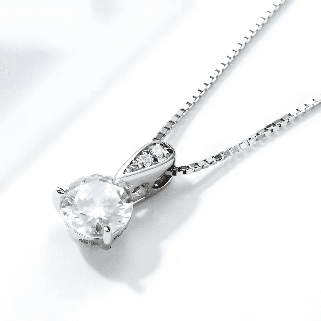 Collar Solitaire <myexti><span>Plata de Ley 925, chapada en oro blanco, con circonitas y longitud ajustable</span></myexti> - Imagen 3