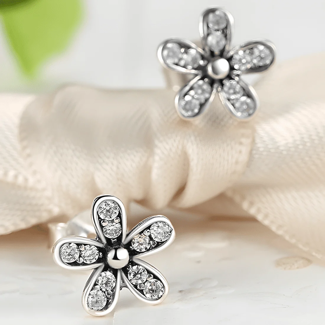 Pendientes de Botón Flores <myexti><span>Plata de Ley 925, chapada en oro blanco, con circonitas</span></myexti> - Imagen 3