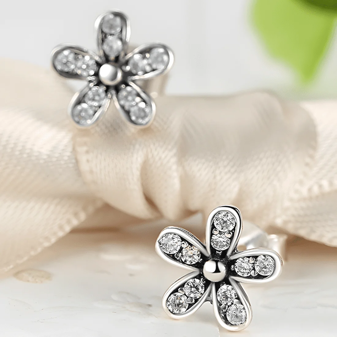 Pendientes de Botón Flores <myexti><span>Plata de Ley 925, chapada en oro blanco, con circonitas</span></myexti> - Imagen 4