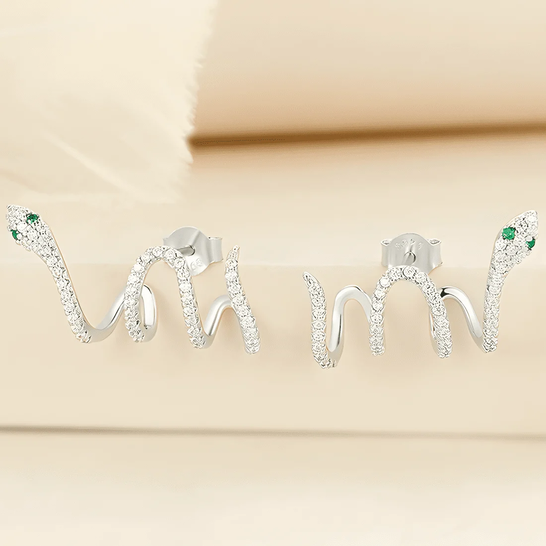 Pendientes de Botón Serpientes Brillantes <myexti><span>Plata de Ley 925, chapada en oro blanco, con circonitas blancas y verdes</span></myexti> - Imagen 4