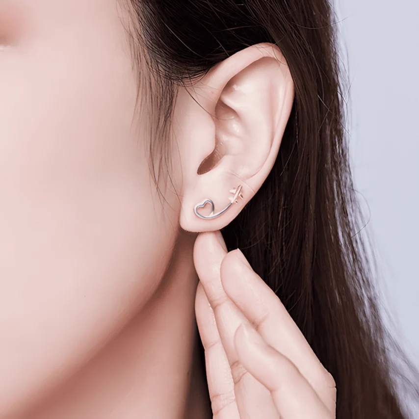 Pendientes de Corazón con Avión <myexti><span>Plata de Ley 925, chapada en oro blanco, con detalle de avión chapado en oro amarillo</span></myexti> - Imagen 2