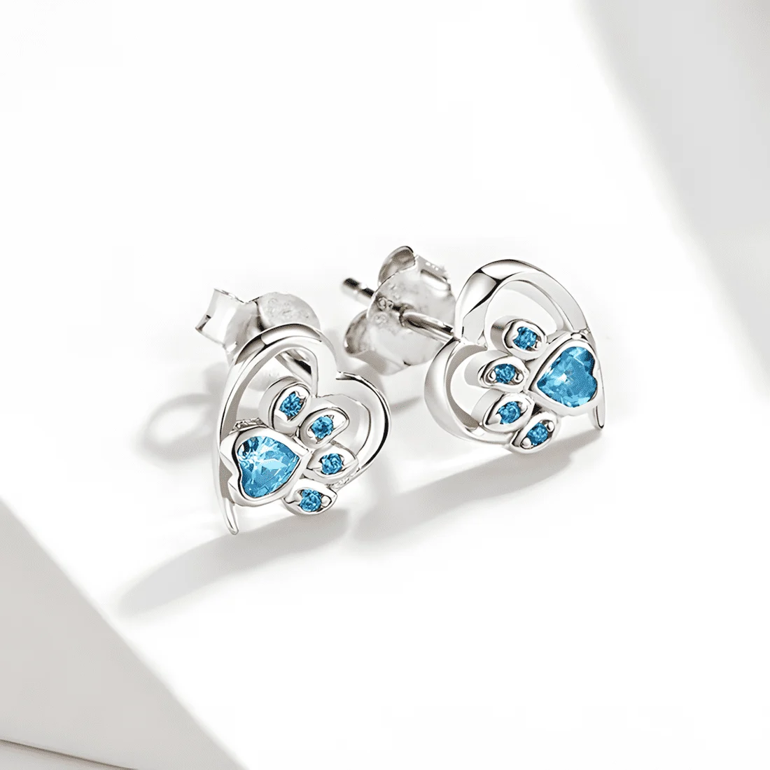 Pendientes de Botón Corazón con Huella <myexti><span>Plata de Ley 925, chapada en oro blanco, con circonitas azules</span></myexti> - Imagen 4