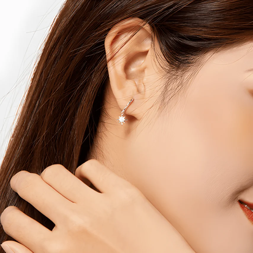 Pendientes de Aro con Estrellas Colgantes <myexti><span>Plata de Ley 925, chapada en oro blanco, con circonitas</span></myexti> - Imagen 2