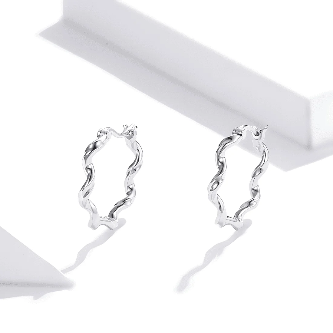 Pendientes de Aro Ondulados <myexti><span>Plata de Ley 925, chapada en oro blanco</span></myexti> - Imagen 3