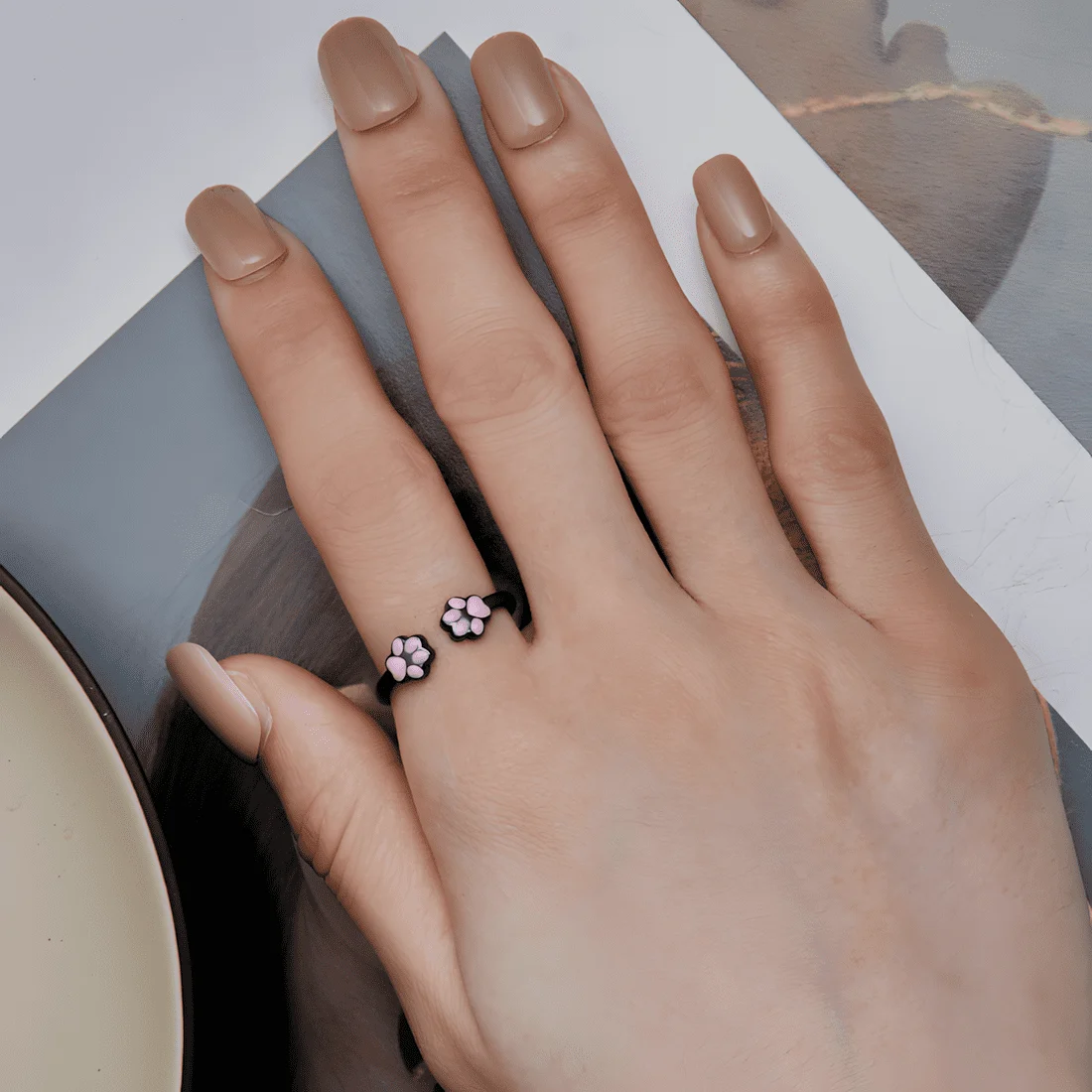 Anillo Huella de Pata <myexti><span>Plata de Ley 925, chapada en negro, con esmalte rosa - ajustable</span></myexti> - Imagen 2