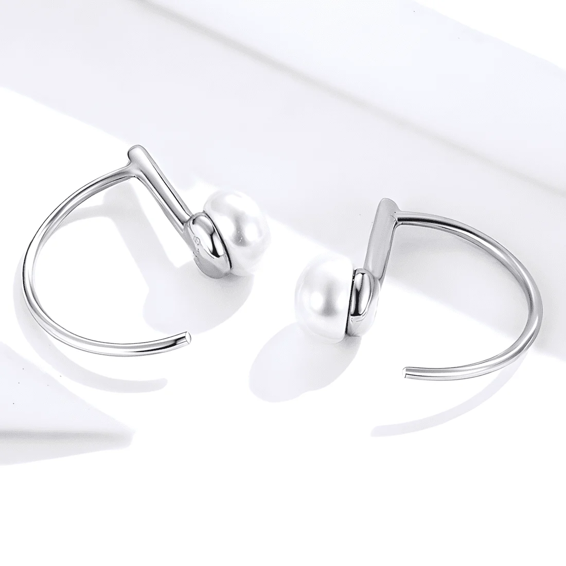 Pendientes de Media Aro con Perlas <myexti><span>Plata de Ley 925, chapada en oro blanco, con perlas naturales</span></myexti> - Imagen 4