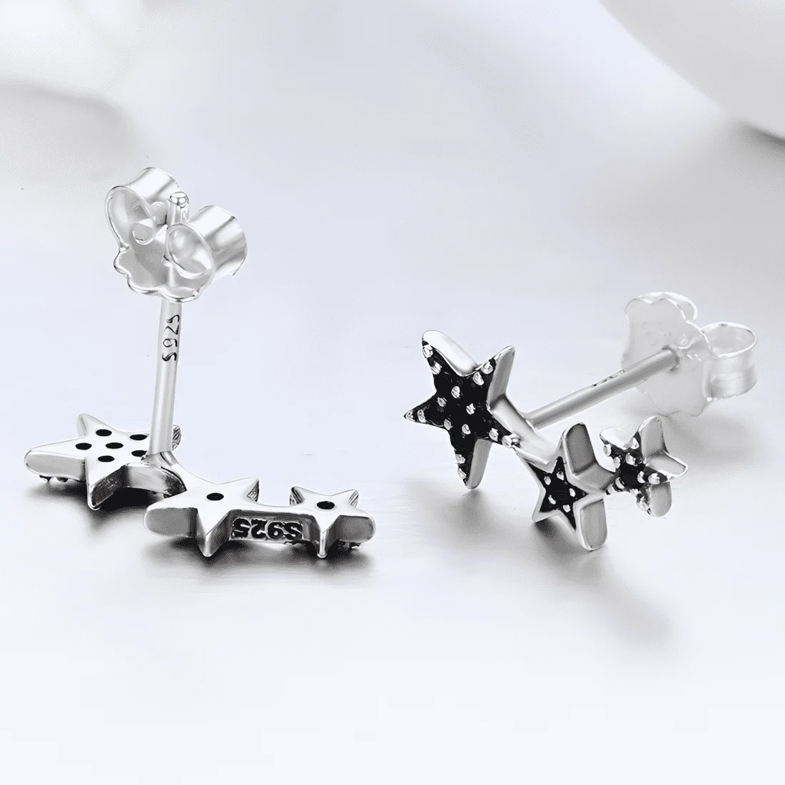 Pendientes de Botón Estrellas Negras <myexti><span>Plata de Ley 925, chapada en oro blanco, con circonitas negras</span></myexti> - Imagen 4