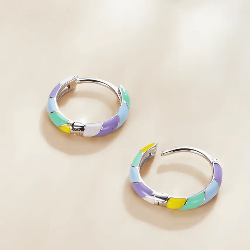 Pendientes de Aro con Esmalte Pastel <myexti><span>Plata de Ley 925, chapada en oro blanco, con esmalte multicolor</span></myexti> - Imagen 3