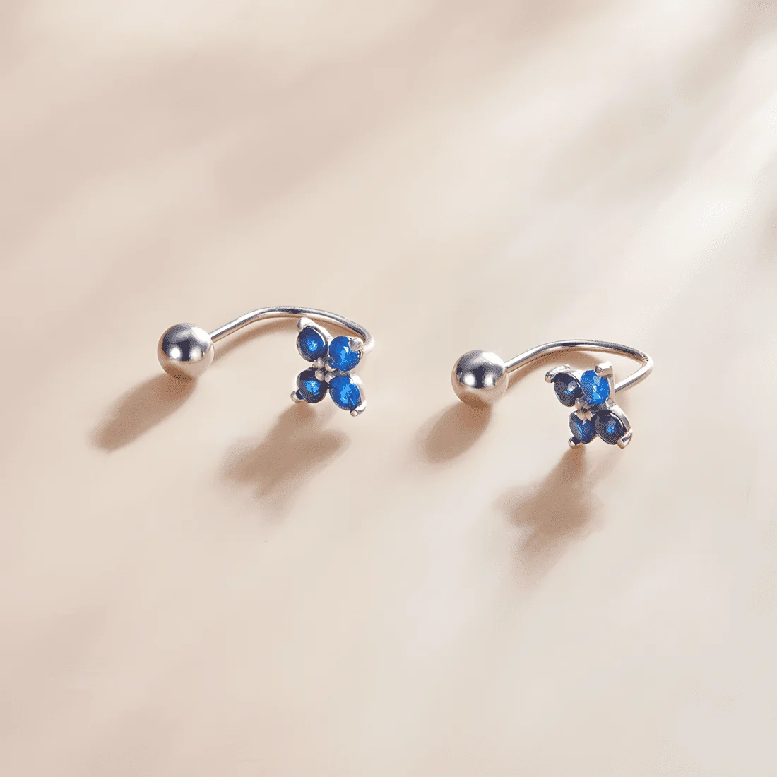 Pendientes de Flores Azules <myexti><span>Plata de Ley 925, chapada en oro blanco, con circonitas azules</span></myexti> - Imagen 3