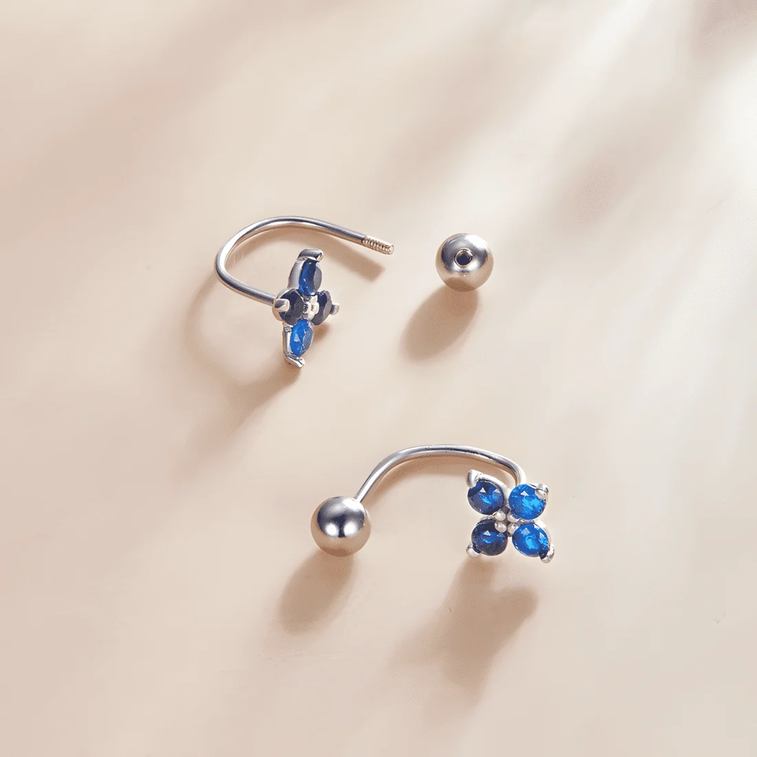 Pendientes de Flores Azules <myexti><span>Plata de Ley 925, chapada en oro blanco, con circonitas azules</span></myexti> - Imagen 4