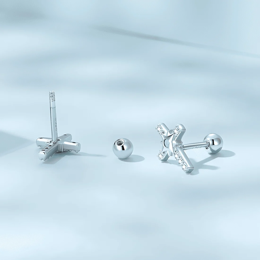 Pendientes de Botón Cruz <myexti><span>Plata de Ley 925, chapada en oro blanco, con circonitas blancas y azules claras</span></myexti> - Imagen 4