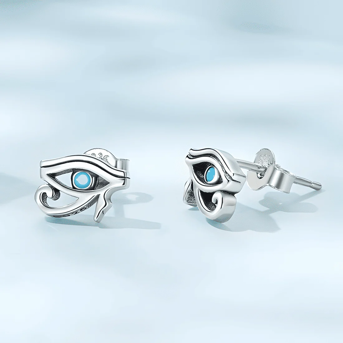 Pendientes de Botón Ojo de Horus <myexti><span>Plata de Ley 925, chapada en oro blanco, con circonitas azules</span></myexti> - Imagen 3