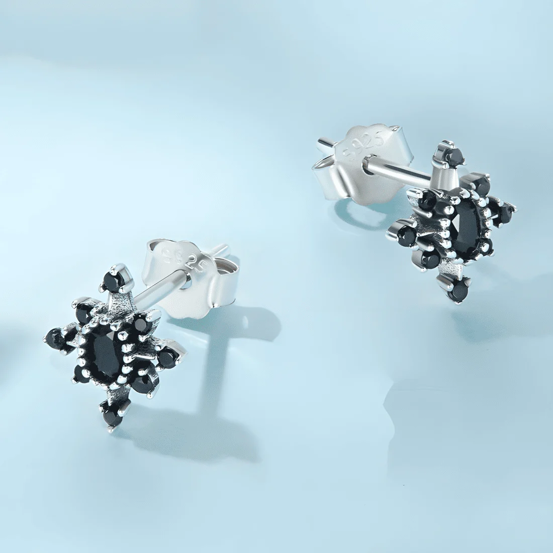 Pendientes de Botón Estrellas Negras <myexti><span>Plata de Ley 925, chapada en oro blanco, con circonitas negras</span></myexti> - Imagen 3