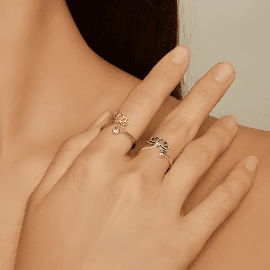 Anillo Flor de Loto <myexti><span>Plata de Ley 925, chapado en oro amarillo, con circonitas verdes - ajustable</span></myexti> - Imagen 2