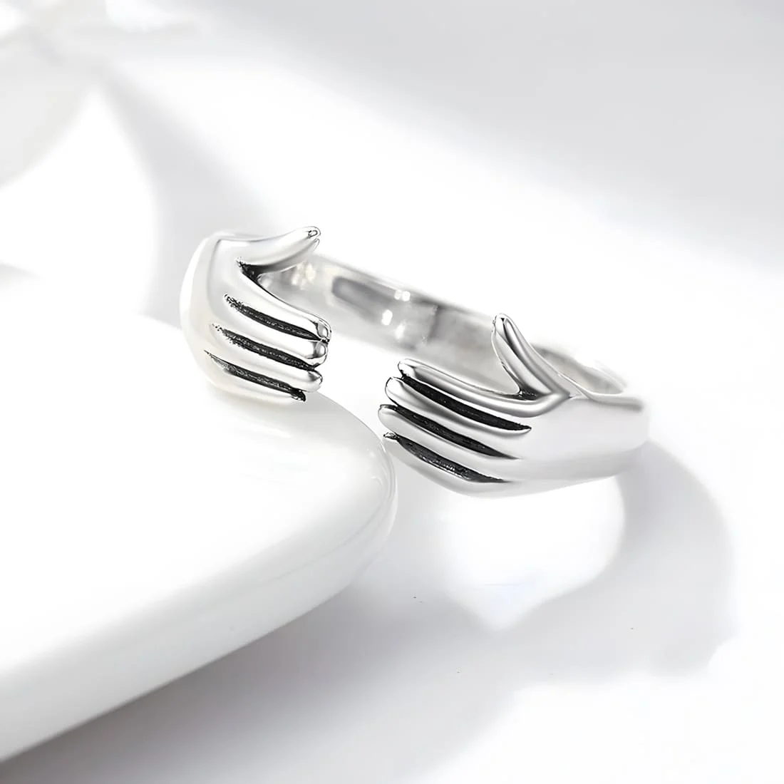 Anillo Abrazo <myexti><span>Plata de Ley 925, chapada en oro blanco, con detalles de manos - ajustable</span></myexti> - Imagen 3