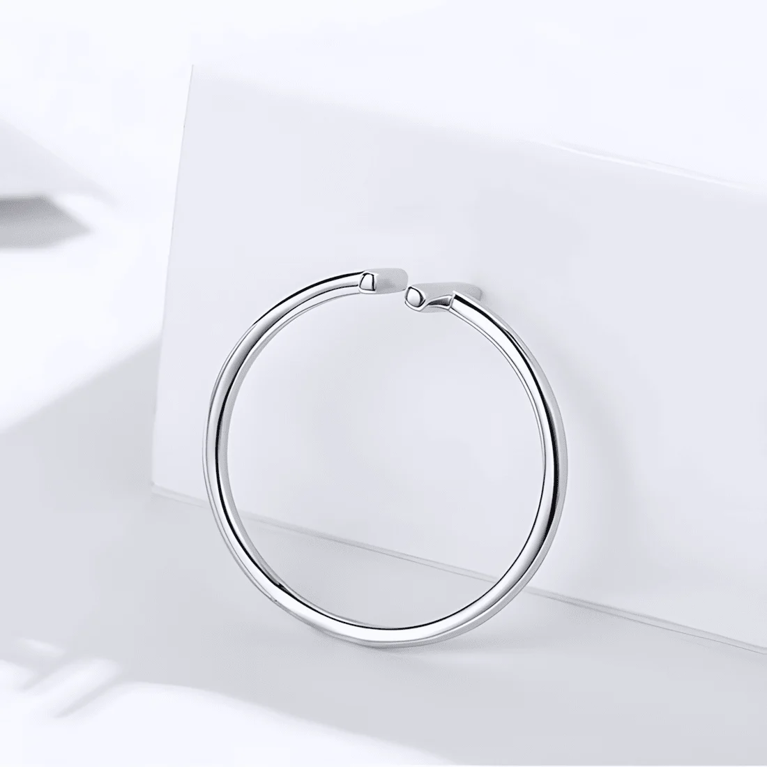 Anillo de Líneas Paralelas <myexti><span>Plata de Ley 925, chapada en oro blanco, con barras en T asimétricas - ajustable</span></myexti> - Imagen 5